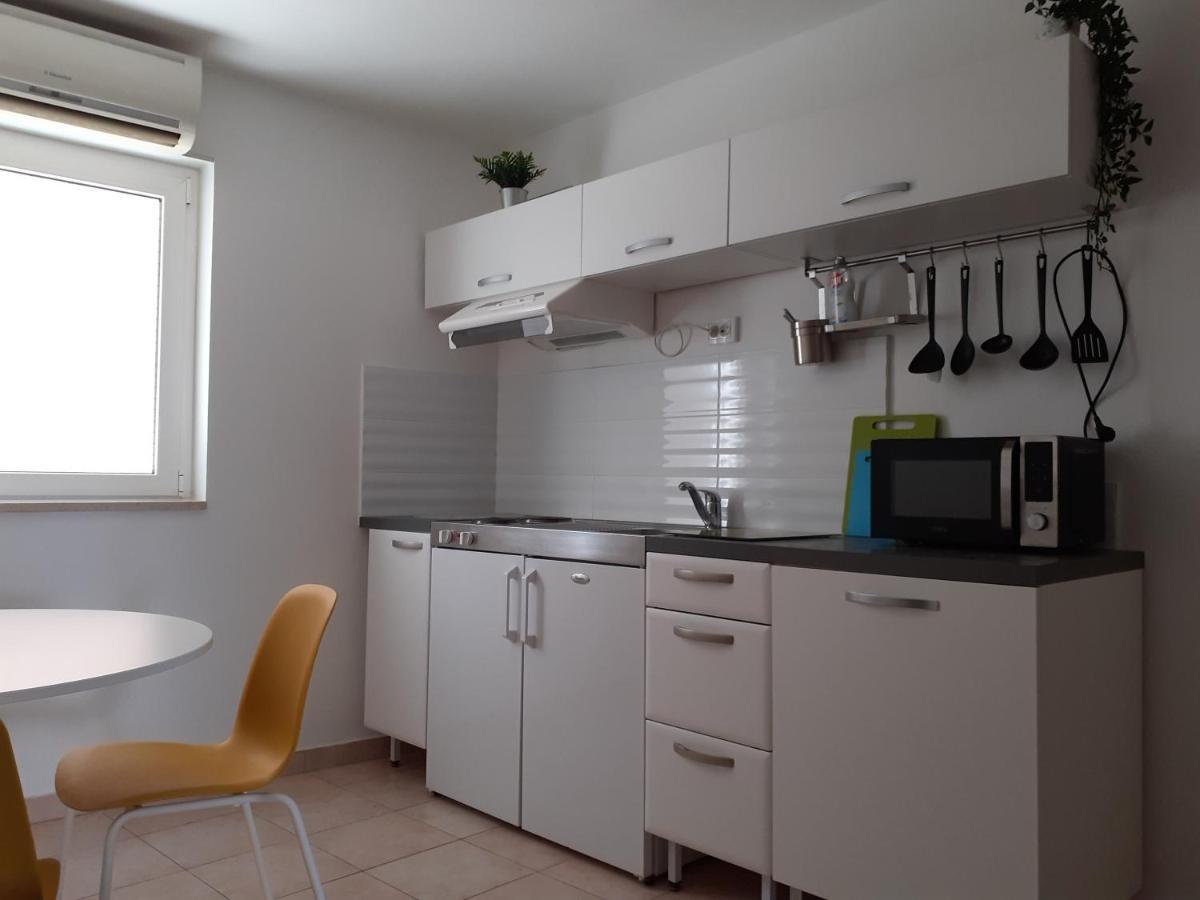 Apartment Zlata Rab Town Extérieur photo