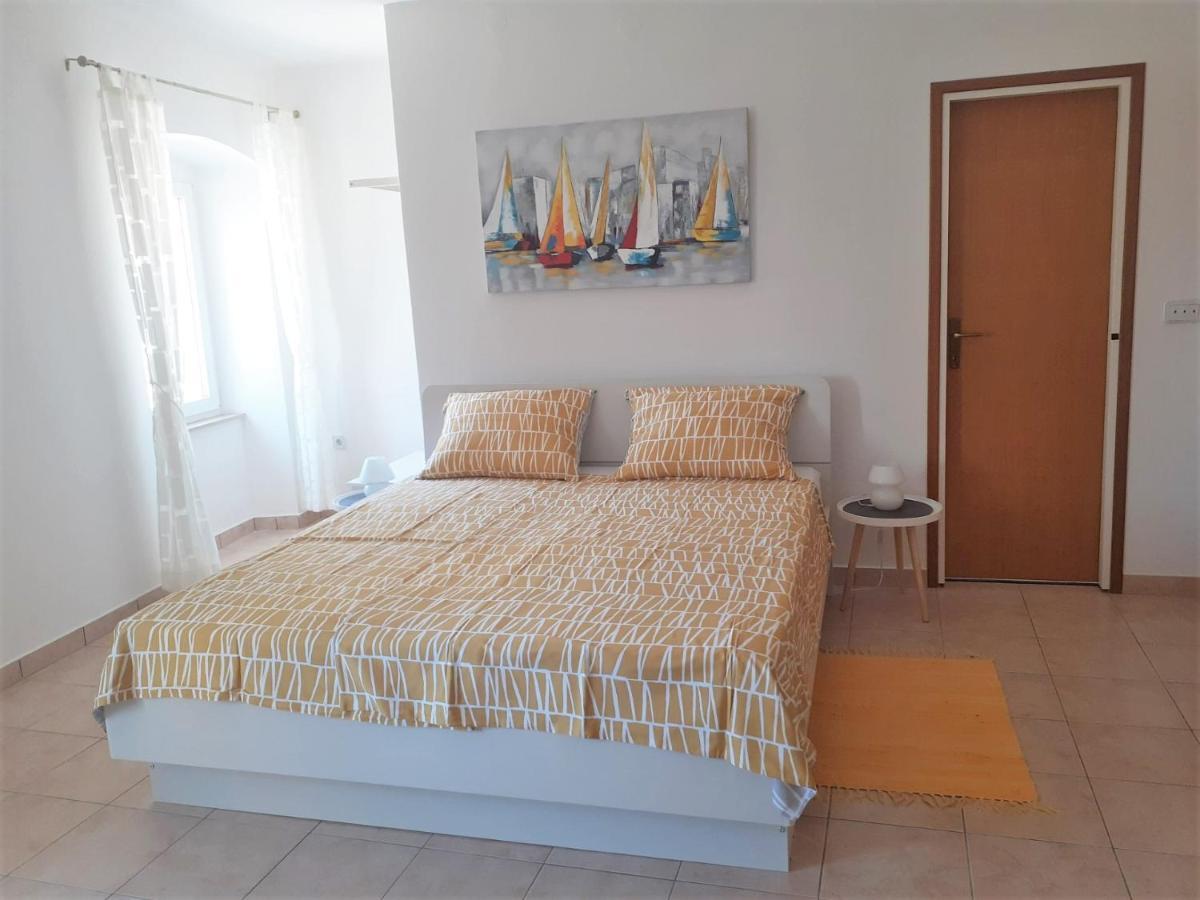 Apartment Zlata Rab Town Extérieur photo
