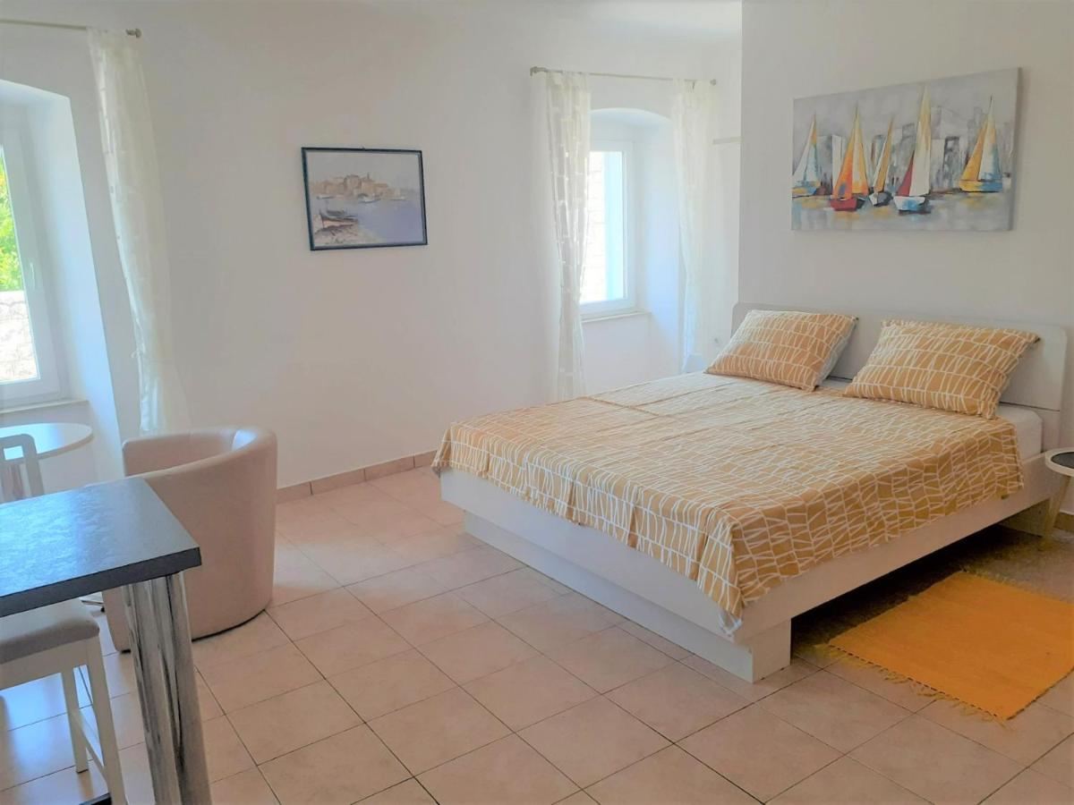 Apartment Zlata Rab Town Extérieur photo