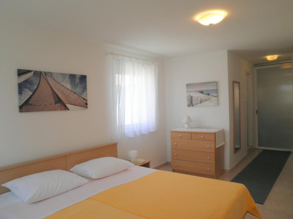 Apartment Zlata Rab Town Extérieur photo